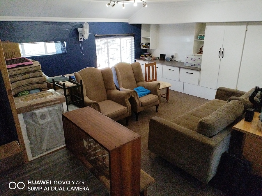 5 Bedroom Property for Sale in Rooihuiskraal Gauteng