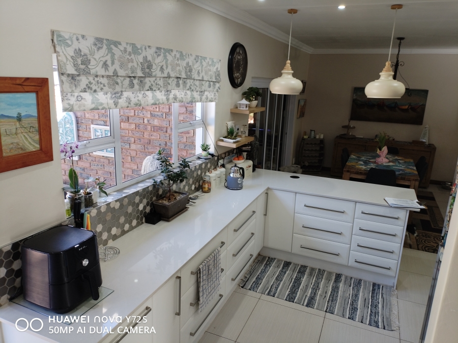 5 Bedroom Property for Sale in Rooihuiskraal Gauteng