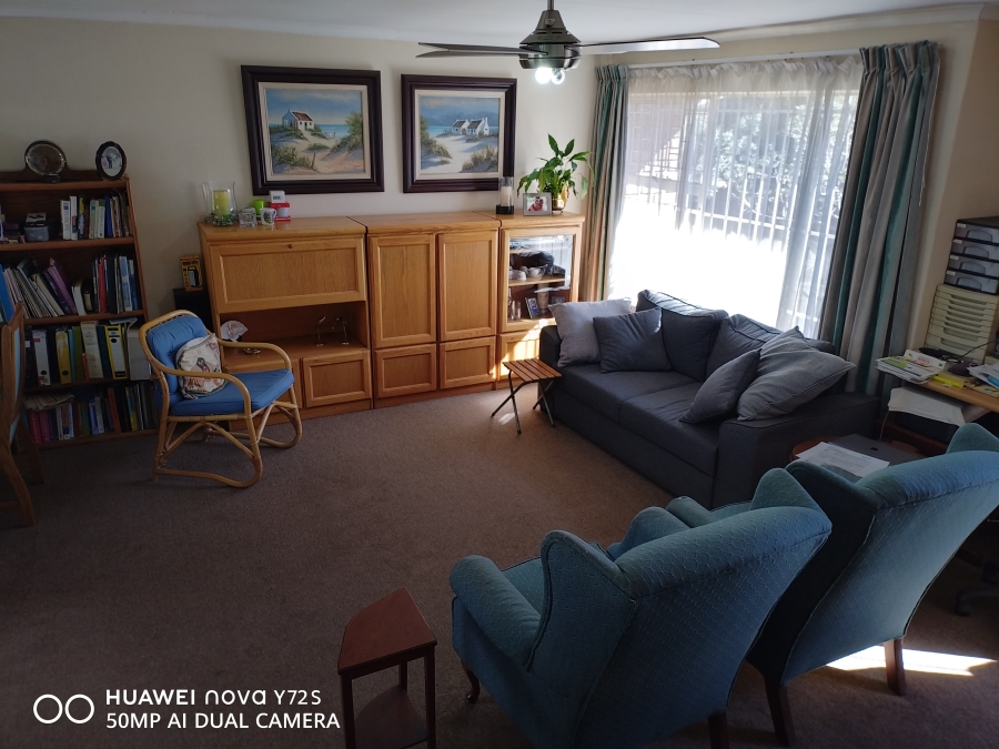 5 Bedroom Property for Sale in Rooihuiskraal Gauteng