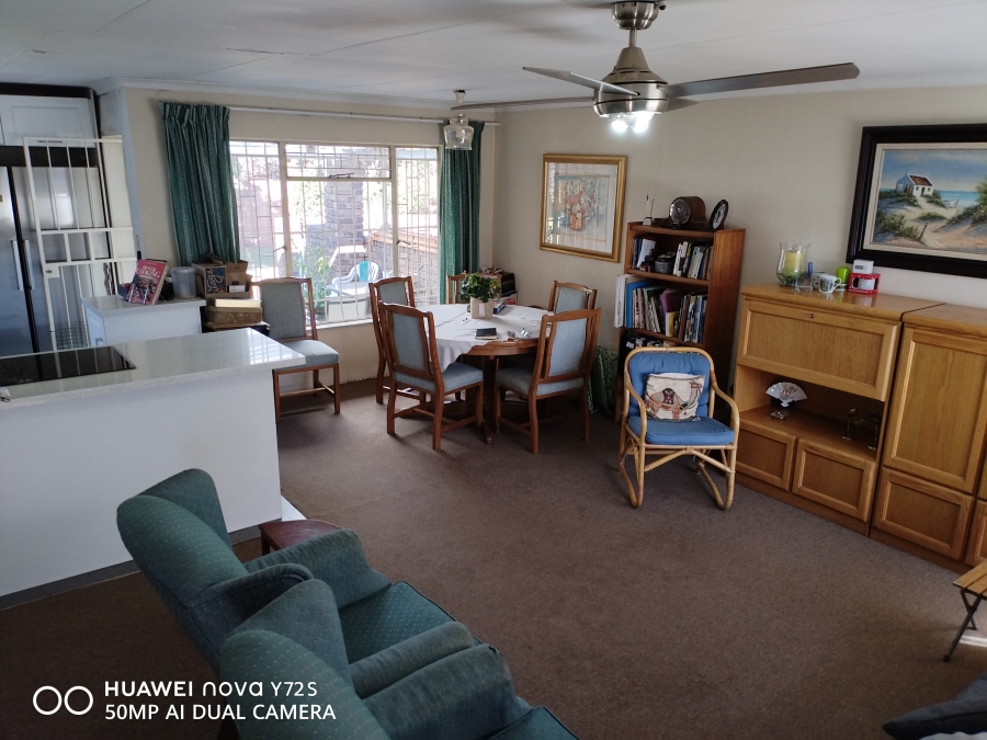 5 Bedroom Property for Sale in Rooihuiskraal Gauteng