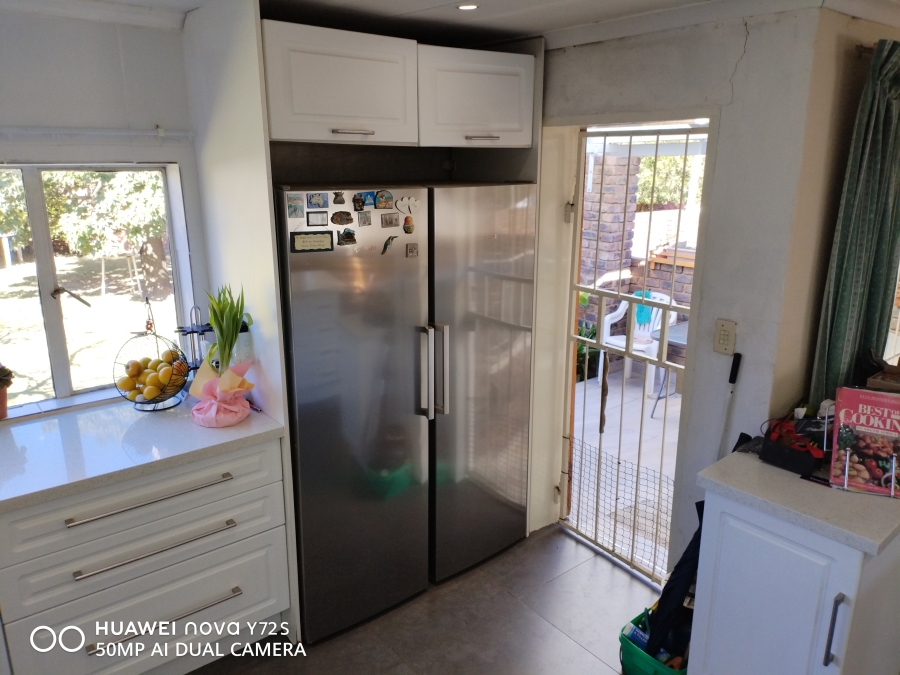 5 Bedroom Property for Sale in Rooihuiskraal Gauteng