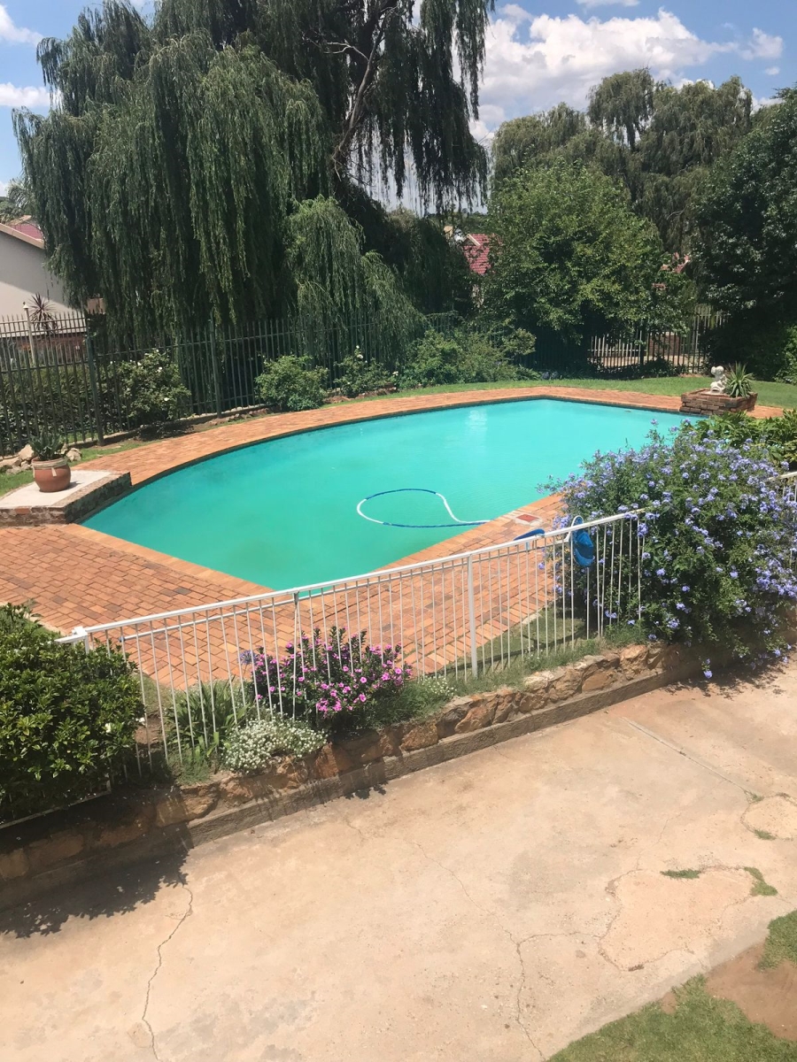 To Let 1 Bedroom Property for Rent in South Crest Gauteng