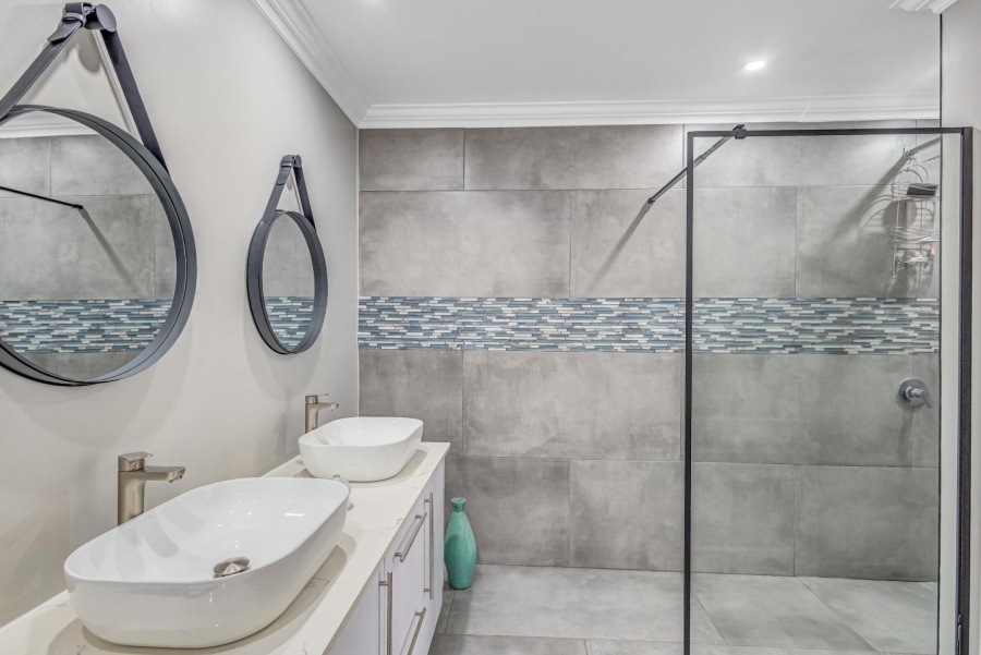 5 Bedroom Property for Sale in Kyalami Estates Gauteng