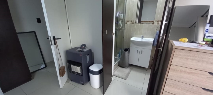 2 Bedroom Property for Sale in Brackendowns Gauteng