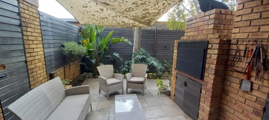 2 Bedroom Property for Sale in Brackendowns Gauteng