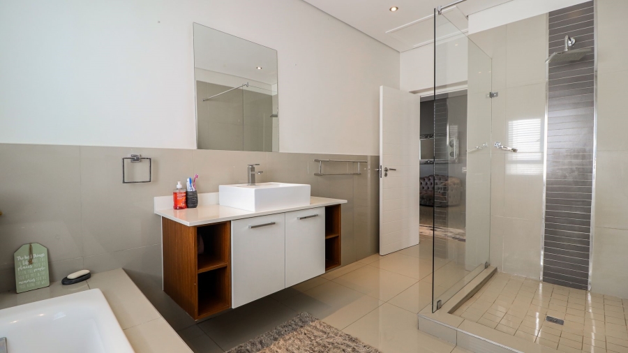 To Let 3 Bedroom Property for Rent in Broadacres Gauteng