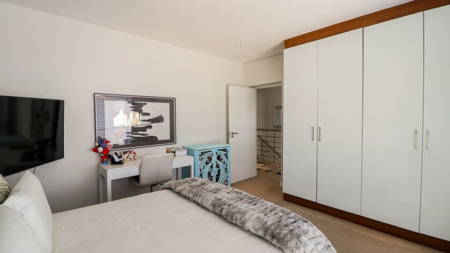To Let 3 Bedroom Property for Rent in Broadacres Gauteng