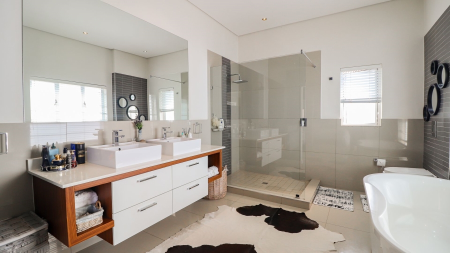 To Let 3 Bedroom Property for Rent in Broadacres Gauteng