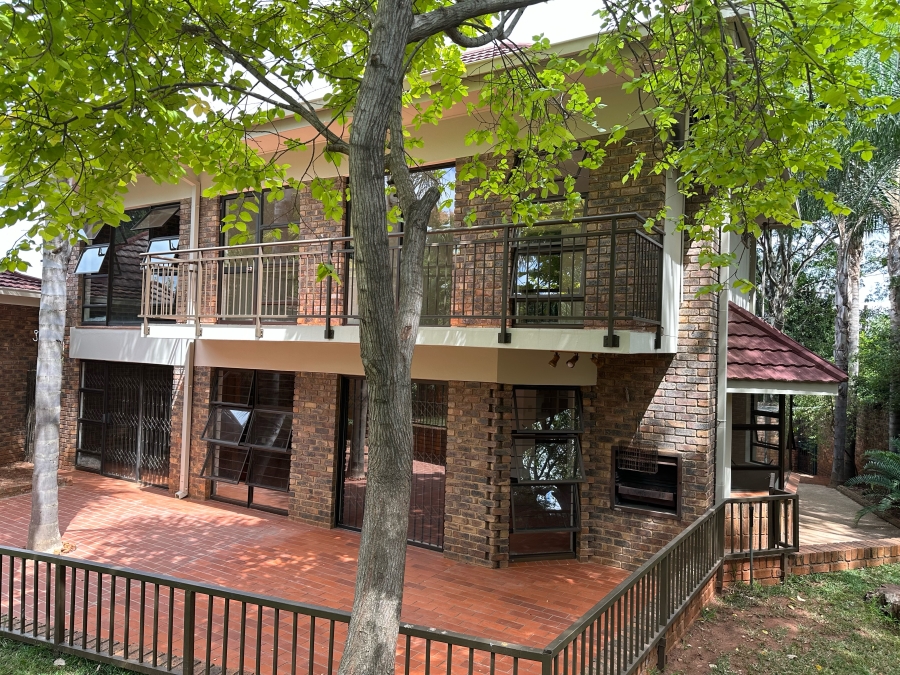 To Let 4 Bedroom Property for Rent in Waverley Gauteng