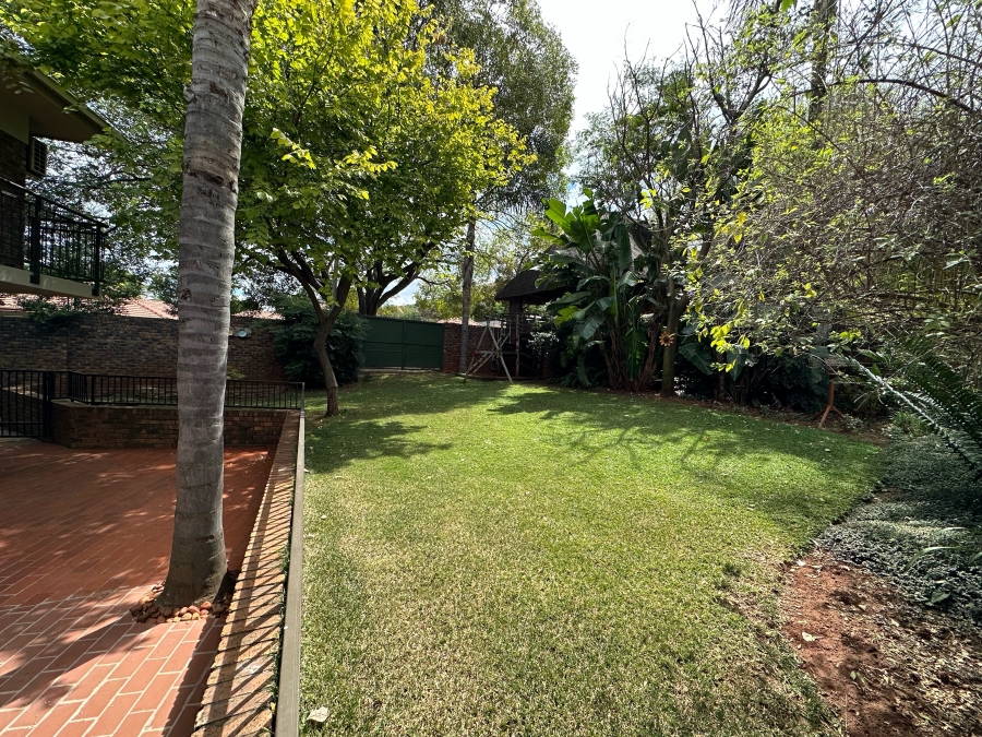 To Let 4 Bedroom Property for Rent in Waverley Gauteng