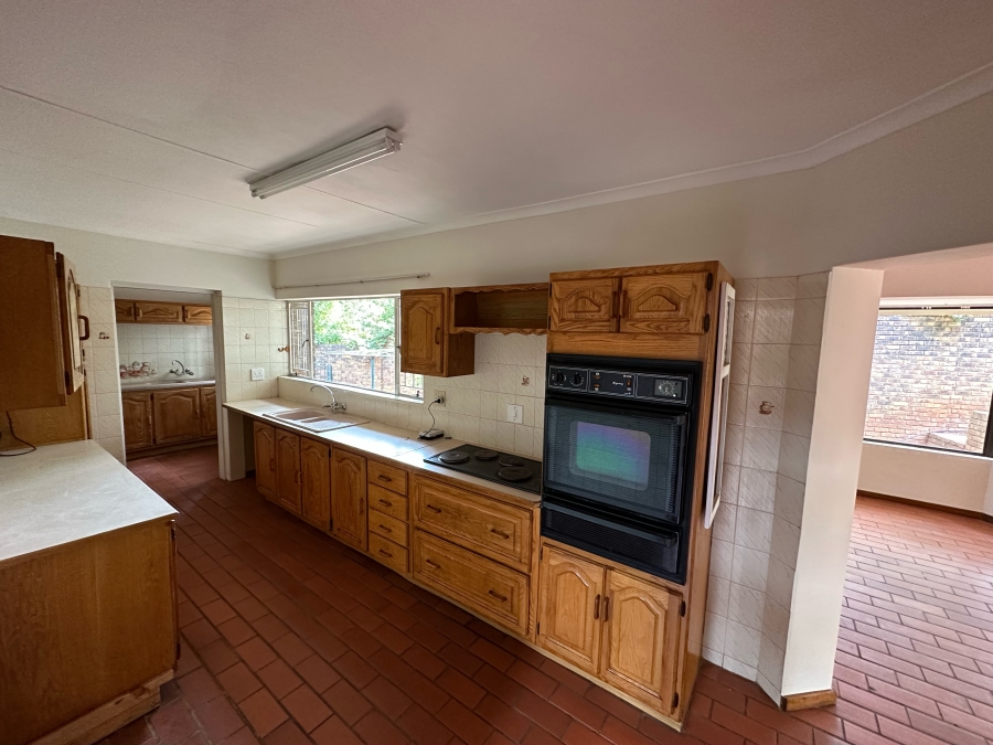 To Let 4 Bedroom Property for Rent in Waverley Gauteng
