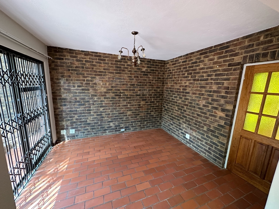 To Let 4 Bedroom Property for Rent in Waverley Gauteng