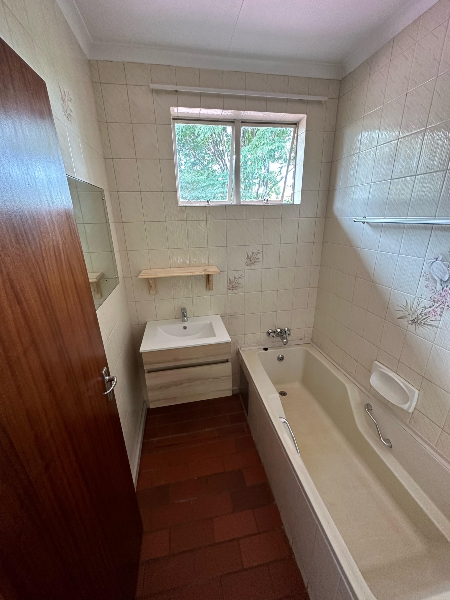 To Let 4 Bedroom Property for Rent in Waverley Gauteng