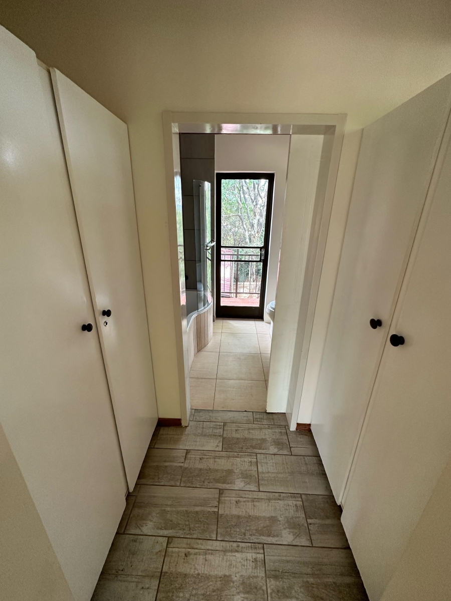 To Let 4 Bedroom Property for Rent in Waverley Gauteng