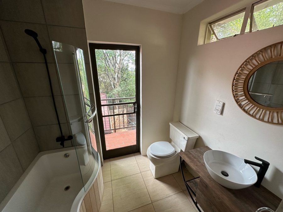 To Let 4 Bedroom Property for Rent in Waverley Gauteng