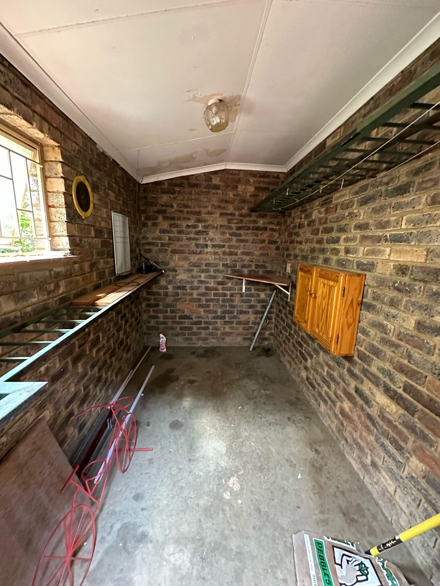 To Let 4 Bedroom Property for Rent in Waverley Gauteng