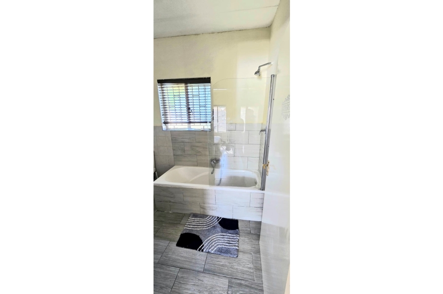 1 Bedroom Property for Sale in Greenstone Hill Gauteng