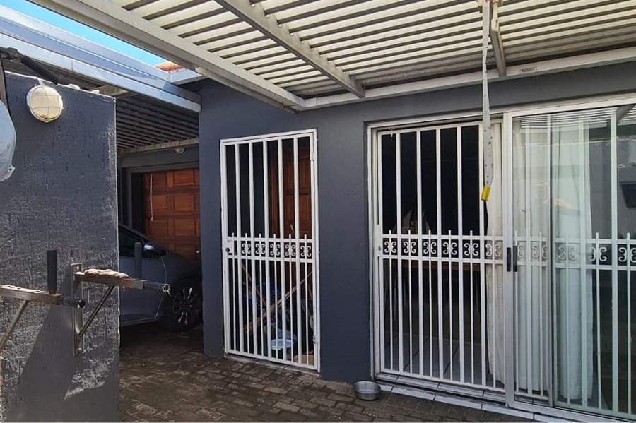 2 Bedroom Property for Sale in Oakdene Gauteng