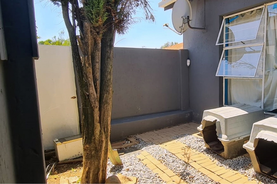 2 Bedroom Property for Sale in Oakdene Gauteng