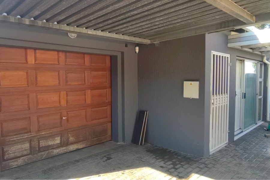 2 Bedroom Property for Sale in Oakdene Gauteng