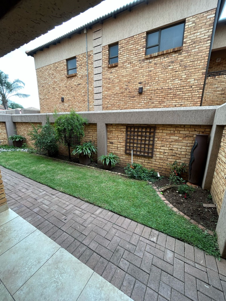2 Bedroom Property for Sale in Ravenswood Gauteng