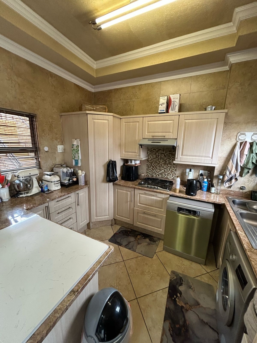 2 Bedroom Property for Sale in Ravenswood Gauteng