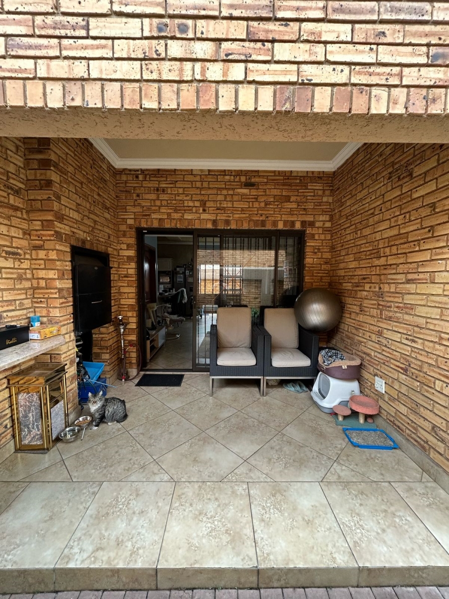 2 Bedroom Property for Sale in Ravenswood Gauteng