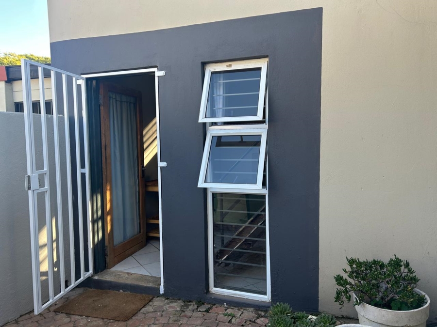 1 Bedroom Property for Sale in Waverley Gauteng