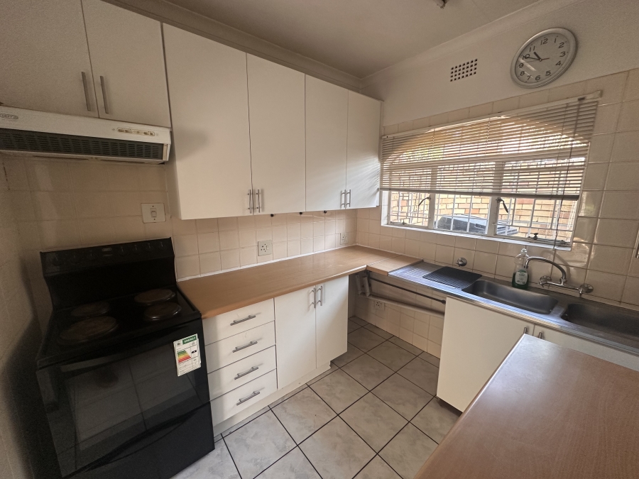 To Let 1 Bedroom Property for Rent in Corlett Gardens Gauteng