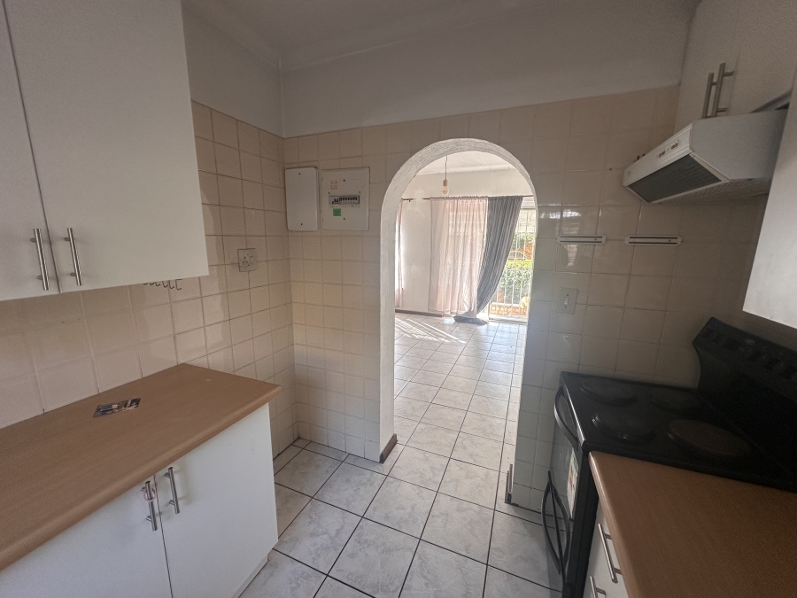 To Let 1 Bedroom Property for Rent in Corlett Gardens Gauteng