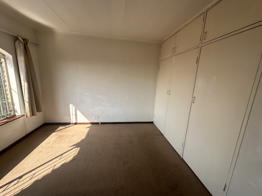 To Let 1 Bedroom Property for Rent in Corlett Gardens Gauteng