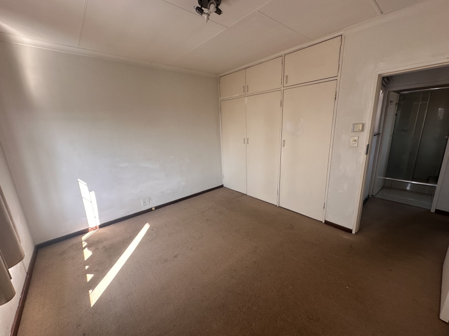 To Let 1 Bedroom Property for Rent in Corlett Gardens Gauteng