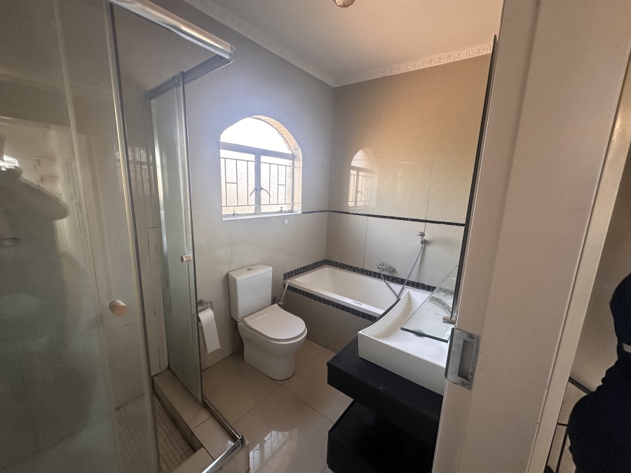 To Let 1 Bedroom Property for Rent in Corlett Gardens Gauteng