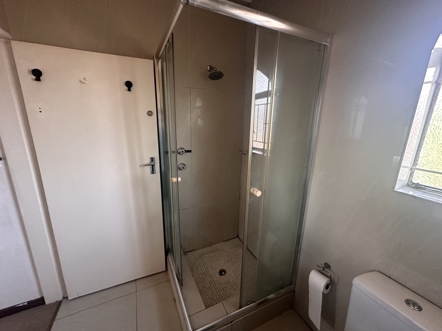 To Let 1 Bedroom Property for Rent in Corlett Gardens Gauteng