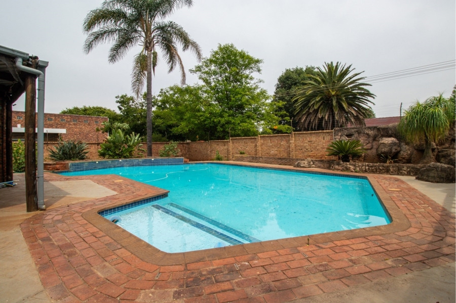 4 Bedroom Property for Sale in Wierda Park Gauteng