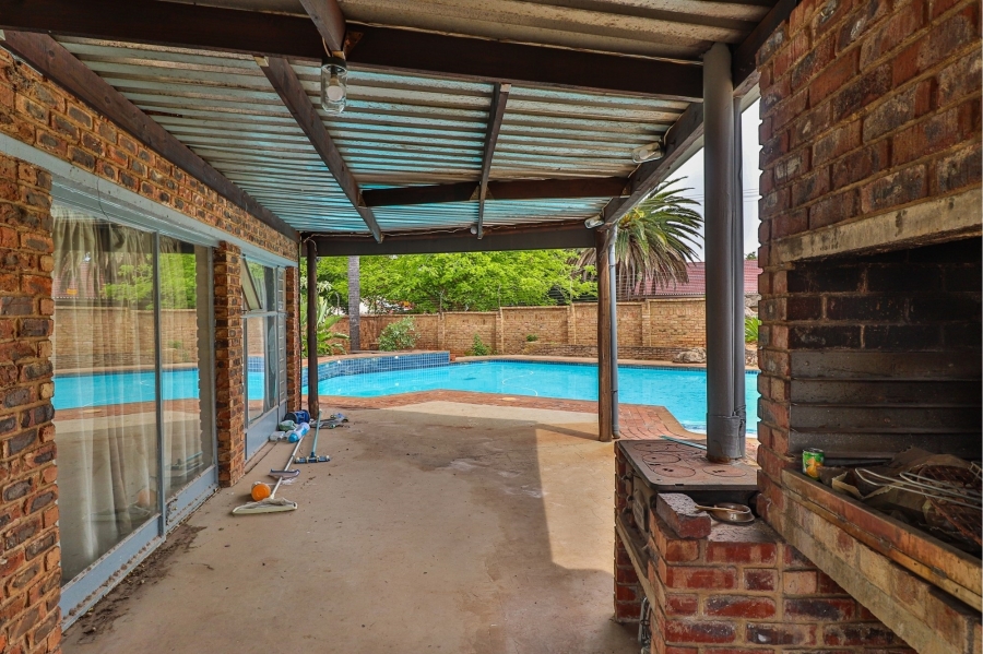 4 Bedroom Property for Sale in Wierda Park Gauteng