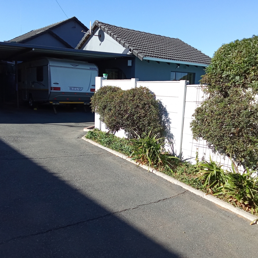 3 Bedroom Property for Sale in Breaunanda Gauteng
