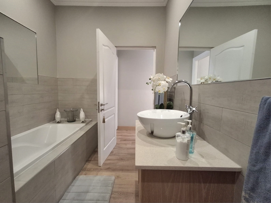 2 Bedroom Property for Sale in Greenstone Hill Gauteng