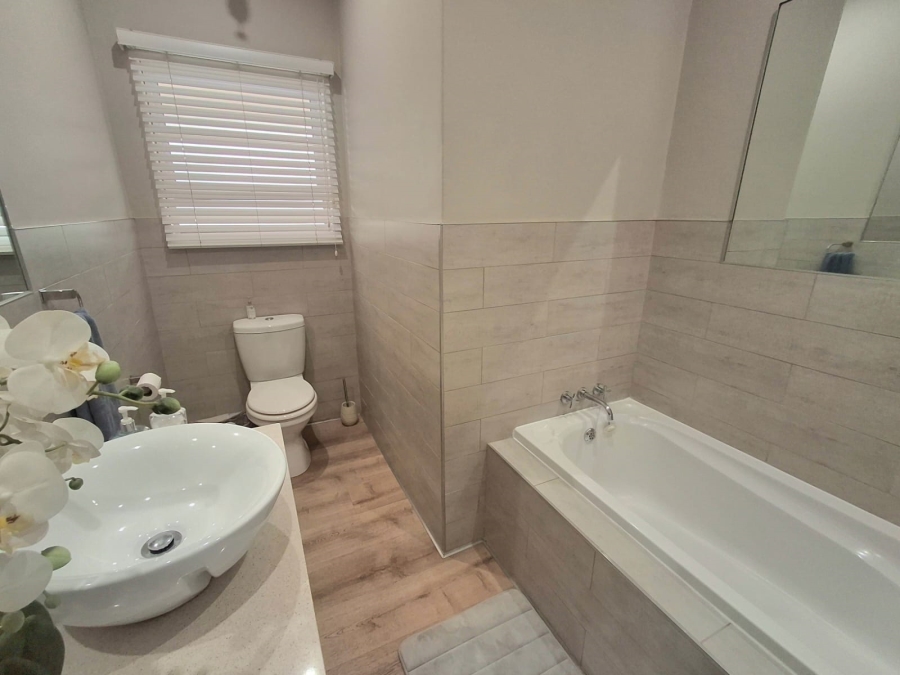 2 Bedroom Property for Sale in Greenstone Hill Gauteng