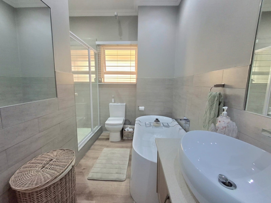 2 Bedroom Property for Sale in Greenstone Hill Gauteng