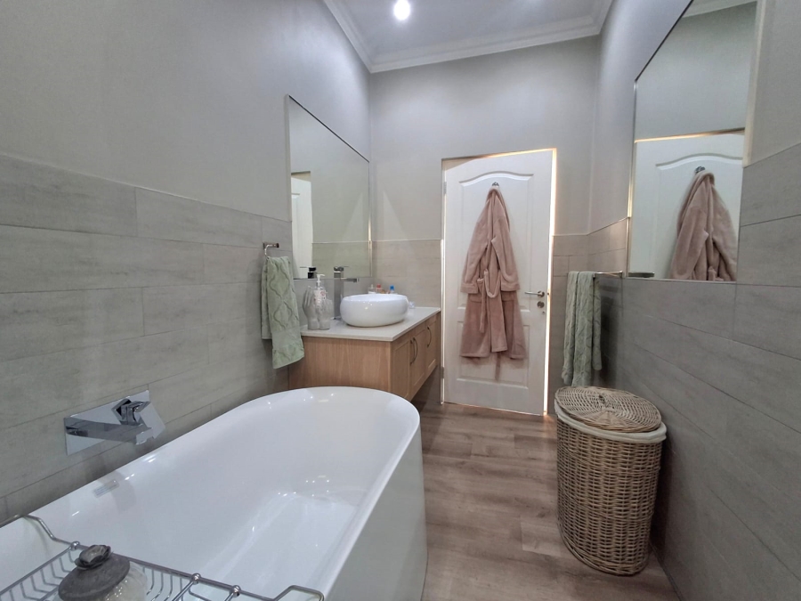 2 Bedroom Property for Sale in Greenstone Hill Gauteng
