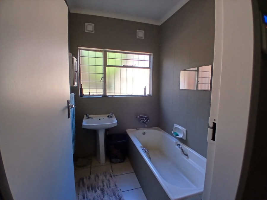4 Bedroom Property for Sale in Randhart Gauteng