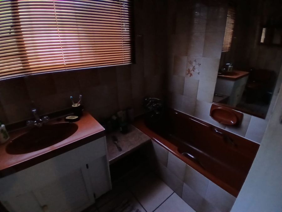 4 Bedroom Property for Sale in Randhart Gauteng