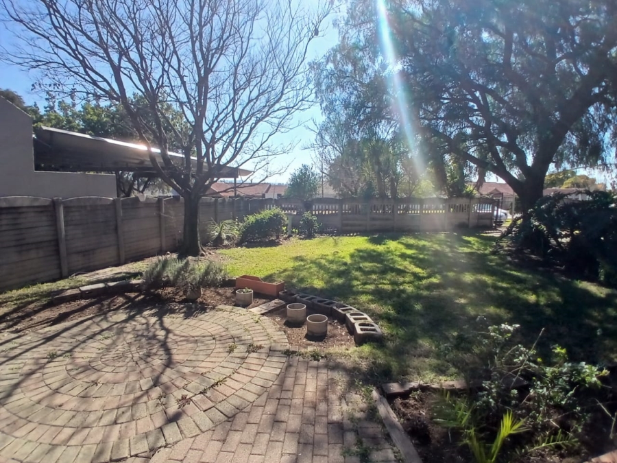 3 Bedroom Property for Sale in Brackendowns Gauteng