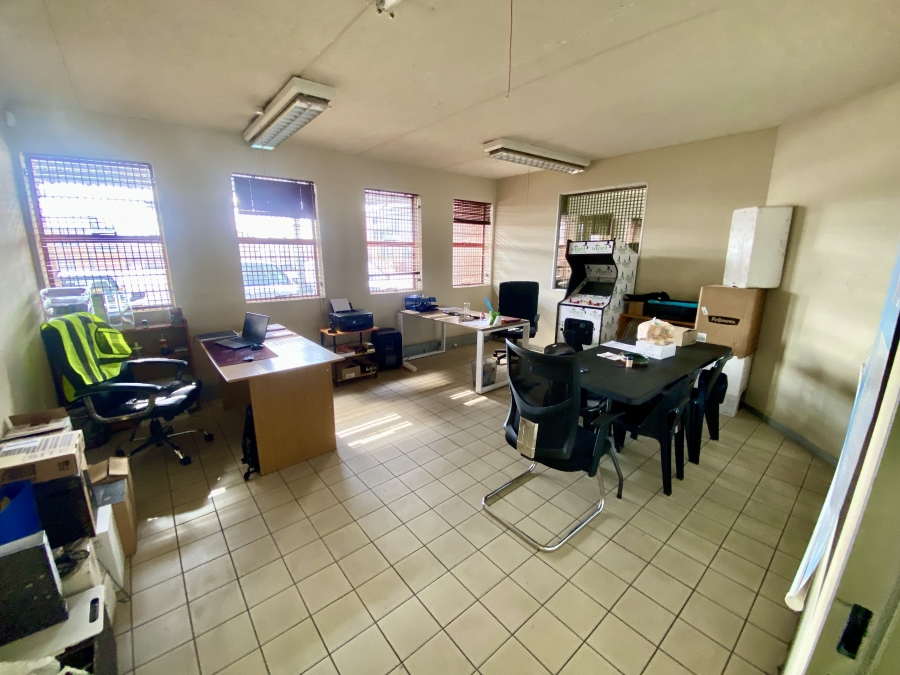To Let commercial Property for Rent in Randjespark Gauteng