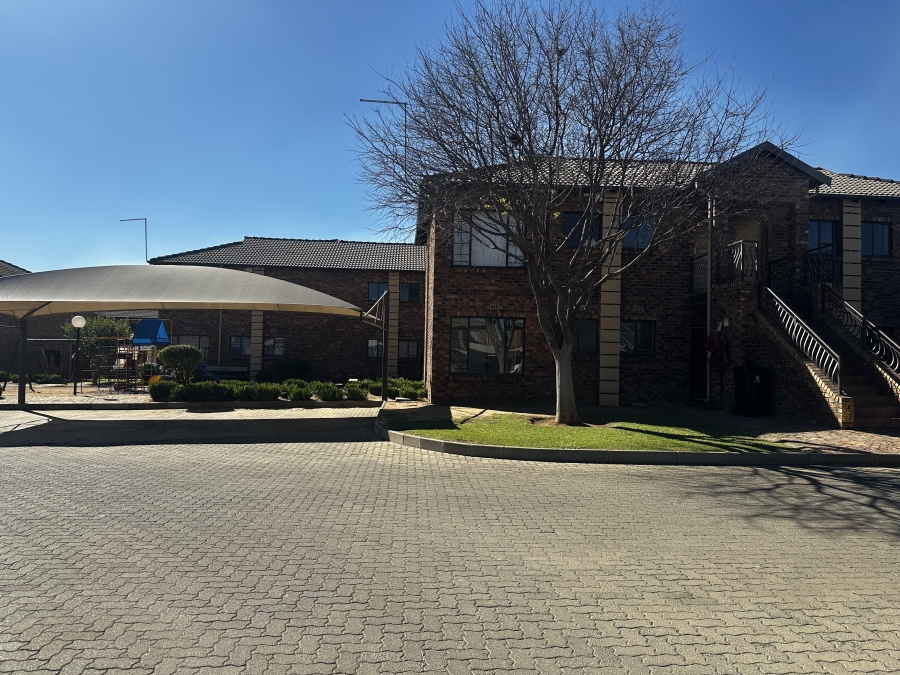 To Let 2 Bedroom Property for Rent in Sonneveld Gauteng