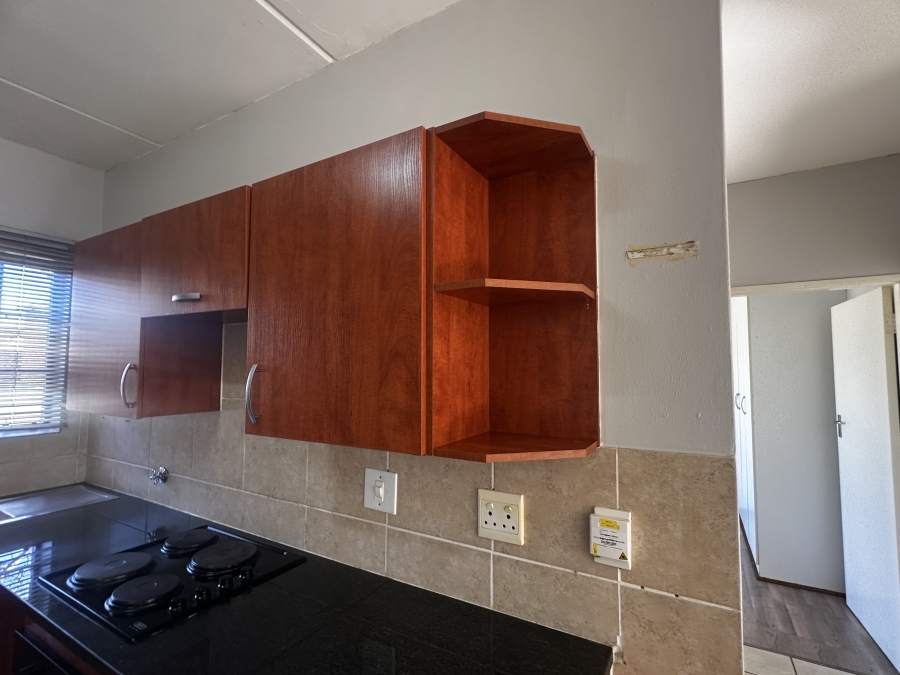 To Let 2 Bedroom Property for Rent in Sonneveld Gauteng