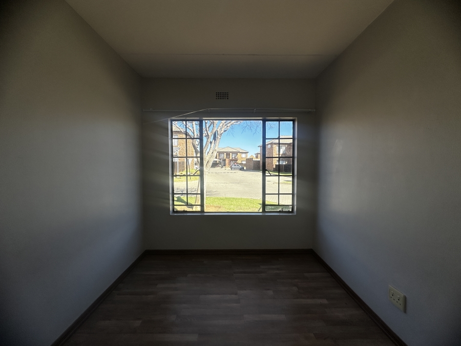 To Let 2 Bedroom Property for Rent in Sonneveld Gauteng