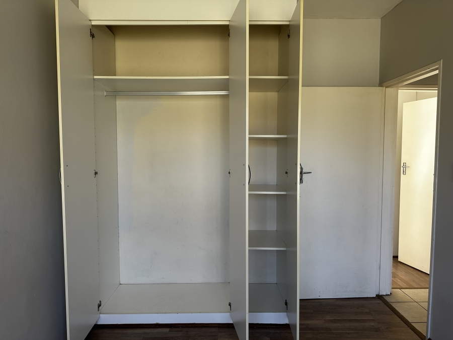 To Let 2 Bedroom Property for Rent in Sonneveld Gauteng