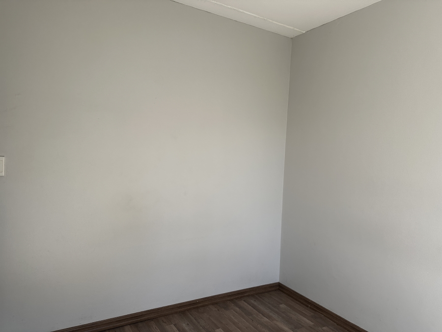 To Let 2 Bedroom Property for Rent in Sonneveld Gauteng
